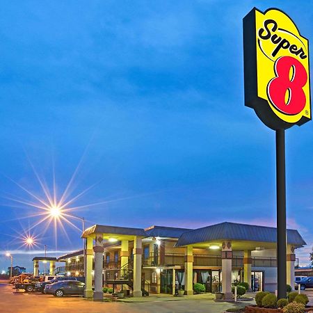 Super 8 By Wyndham Shawnee Hotel Екстериор снимка