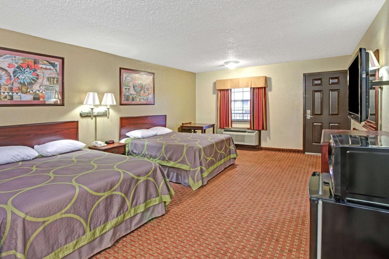 Super 8 By Wyndham Shawnee Hotel Екстериор снимка