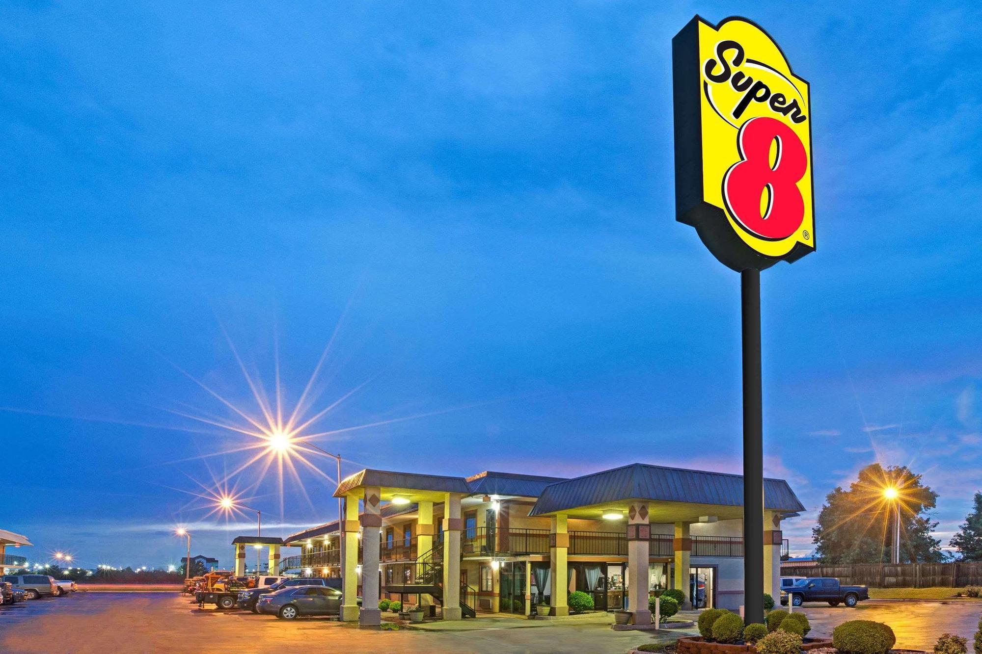 Super 8 By Wyndham Shawnee Hotel Екстериор снимка