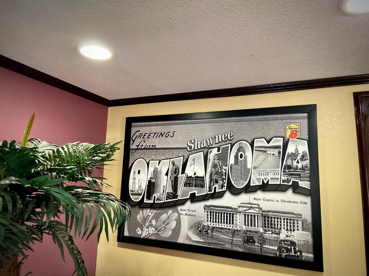 Super 8 By Wyndham Shawnee Hotel Екстериор снимка